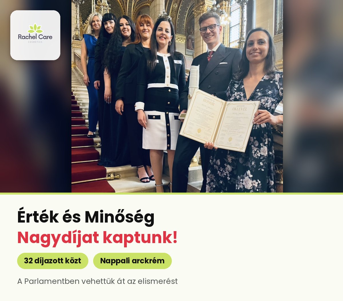A Rachel Care csapata a Parlament díszlépcsőjén az Érték és Minőség Nagydíj oklevelével